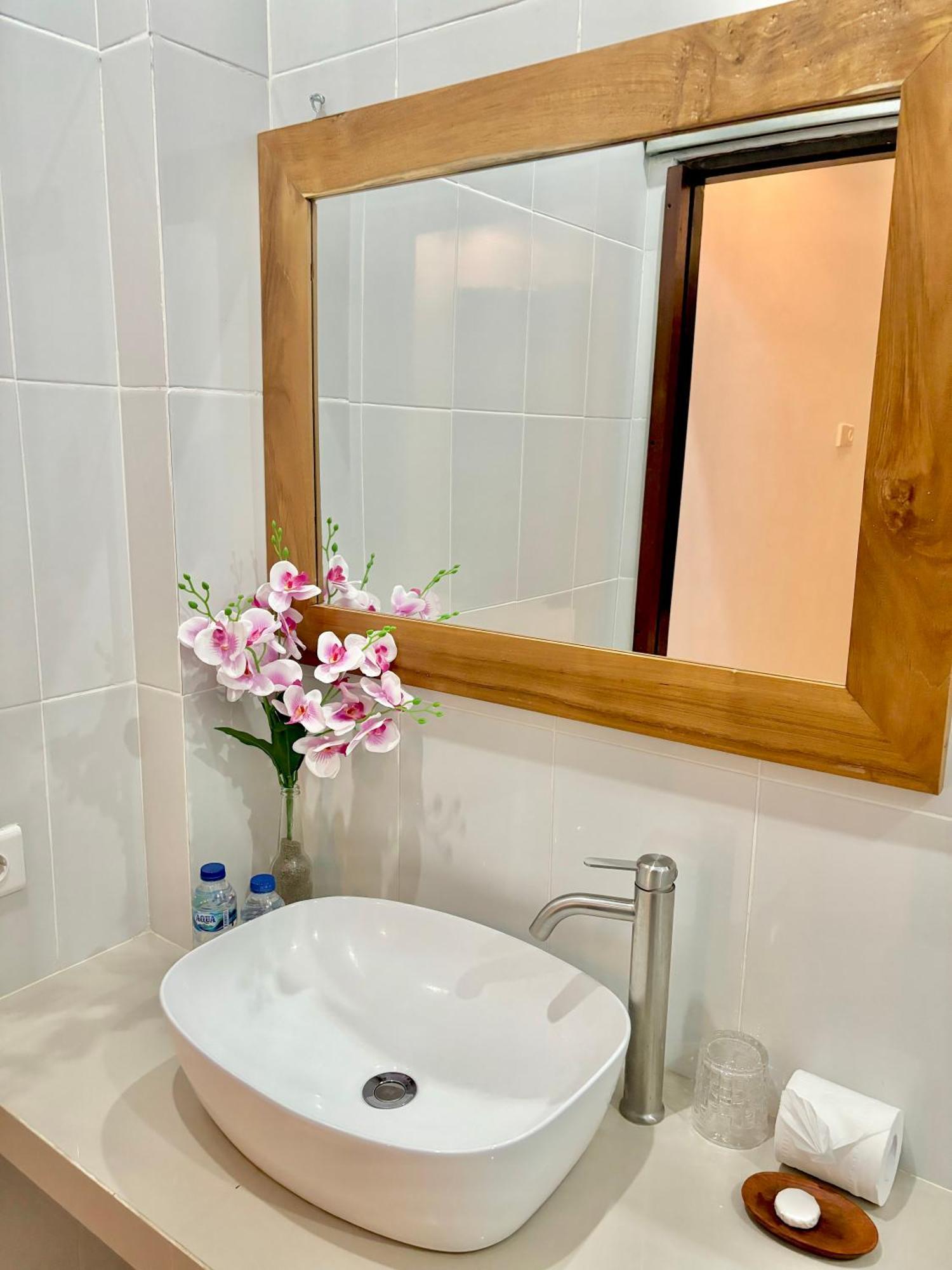 The Lima Home Stay In Canggu Extérieur photo